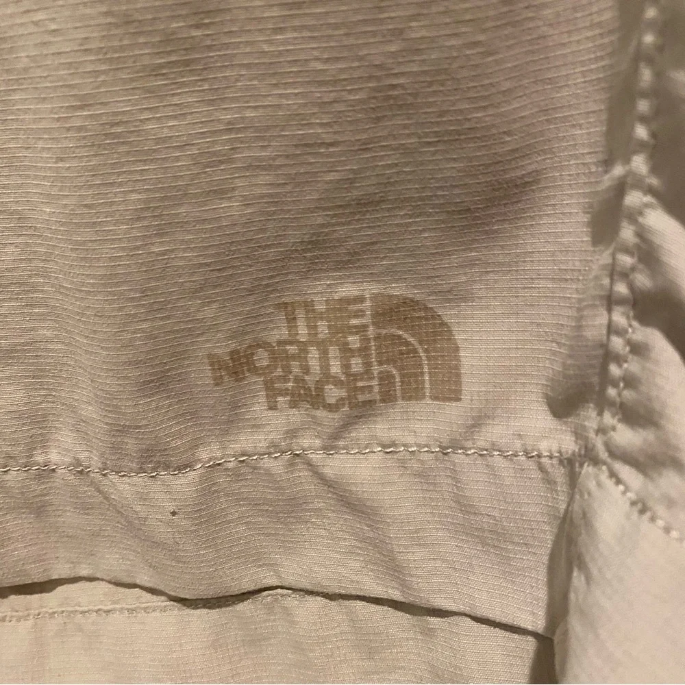 North Face Men’s Hiking Shorts.‎  Size 36.  Beige. Lot’s of Pockets.  10” Inseam